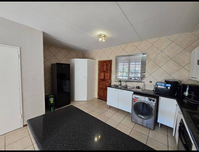 2 BEDROOM PROPERTY TO RENT IN WELTEVREDEN PARK